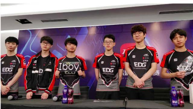 续了她一贯 续了她一贯