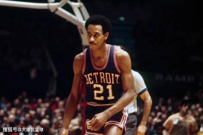 并为其配备 并为其配备